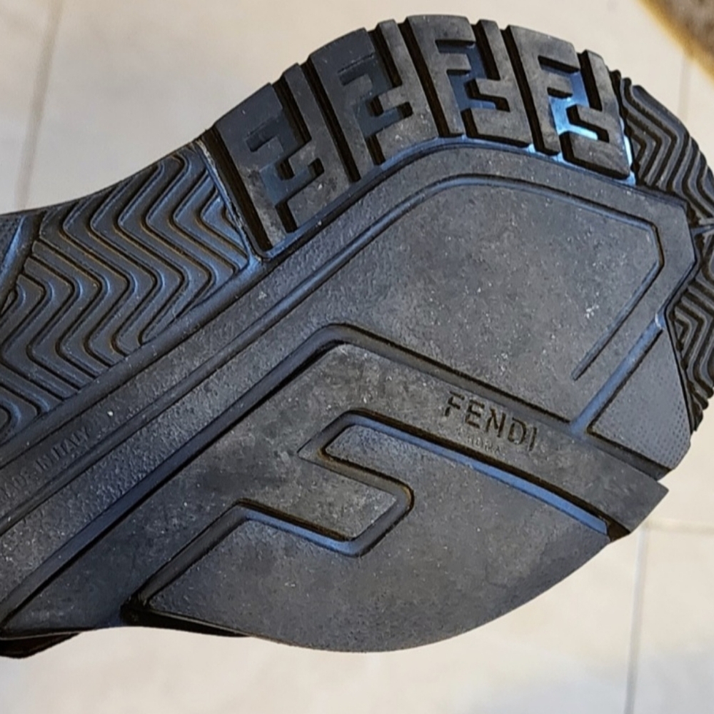 FENDI SNEAKERS 7.5 - Picture 4 of 5